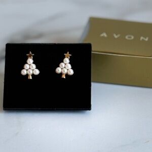 Vintage Avon Pearlesque Christmas Tree Pearl Stud Earrings Gold Star 3/4” NIB